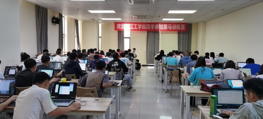 電信院2018級(jí)首批247名學(xué)子赴三企開(kāi)展畢業(yè)實(shí)習(xí)，聚焦上海軟件開(kāi)發(fā)實(shí)踐